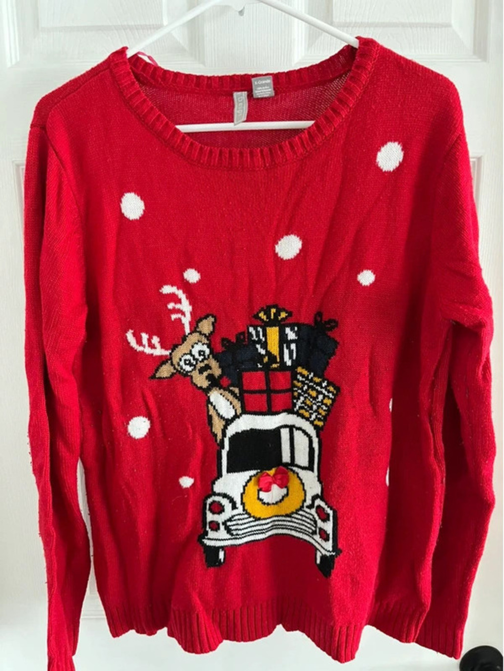 XL woman’s red Christmas sweater car with dog presents